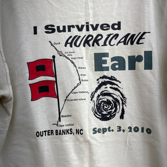 VTG 2010 I Survived Hurricane Earl Mens Tee Size L White OBX - Picture 7 of 7
